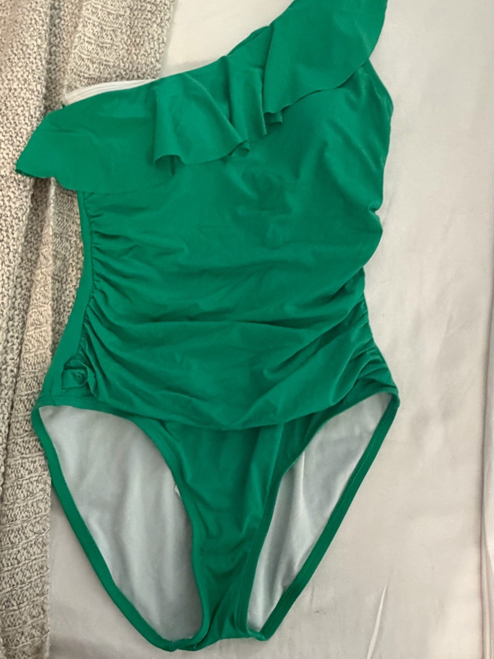 One-Shoulder Green Ruffle Women's One-Piece Swimsuit